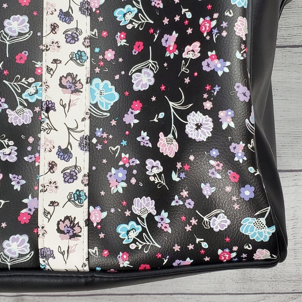 Betsey Johnson Weekender Floral Matching Wristlet - Picture 4 of 16